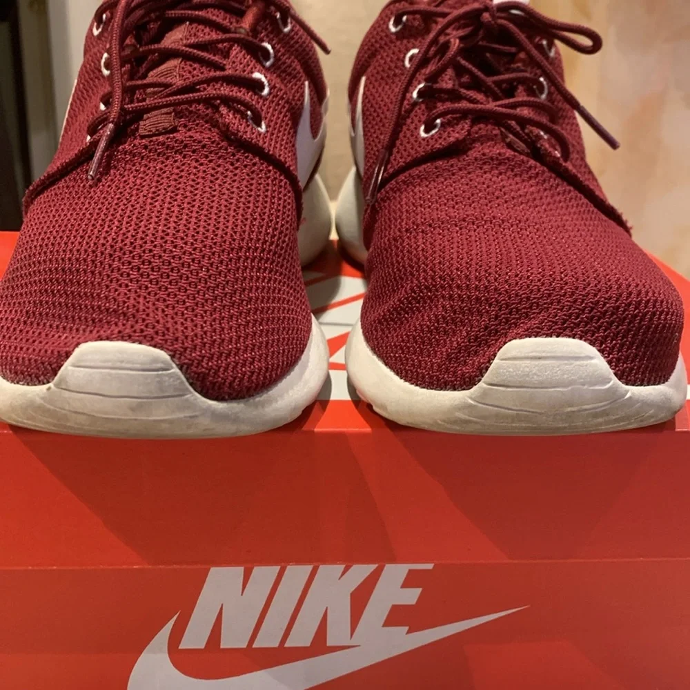 Nike Rosherun Team Red size 11. In great condition - Picture 4 of 7